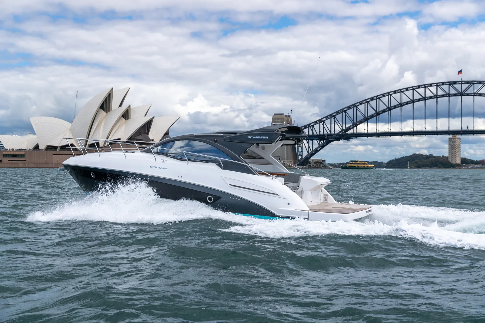 Schaefer 400 running past the Sydney Opera House and Harbour Bridge
