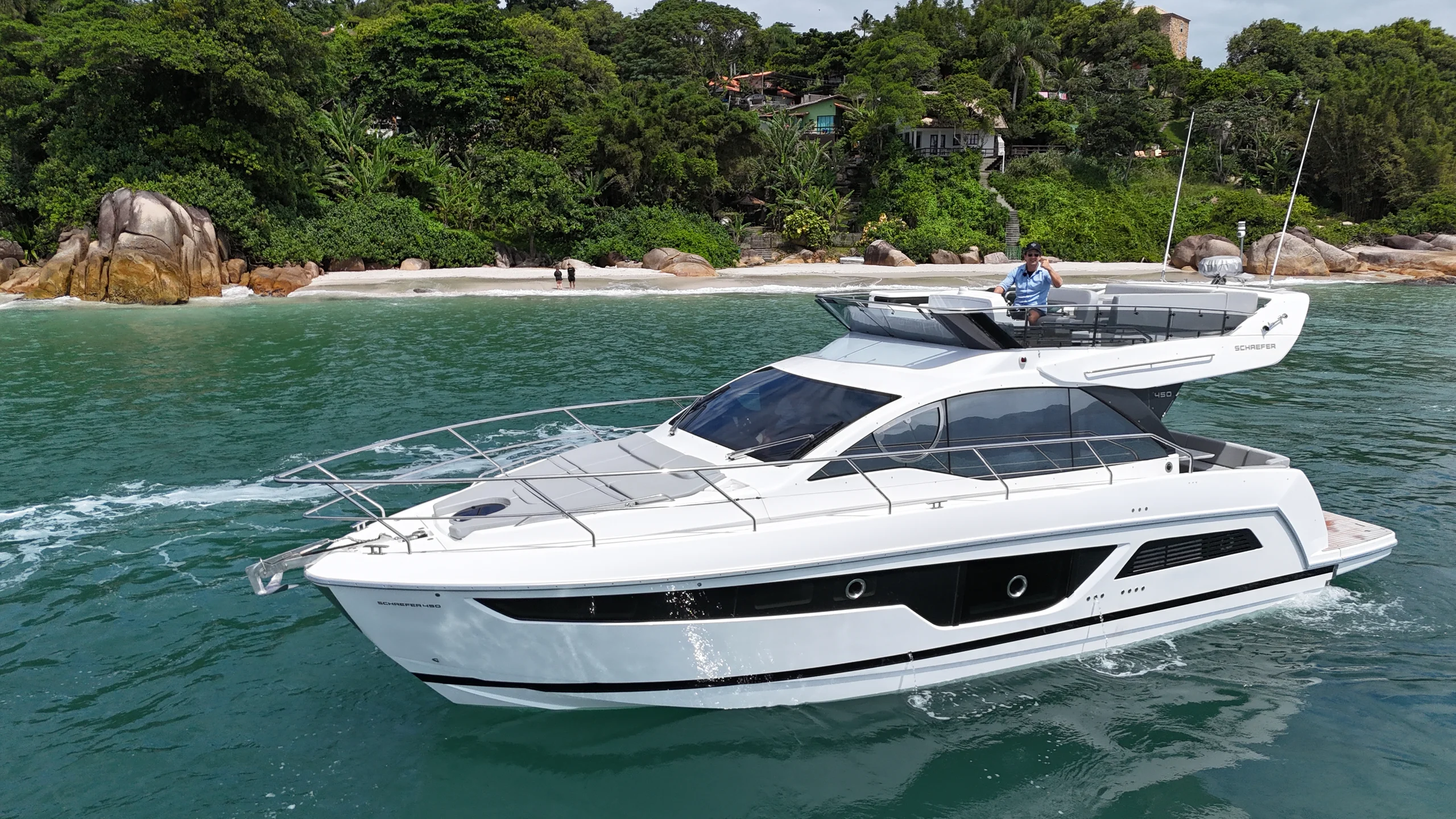 Schaefer 450 at rest close to shore