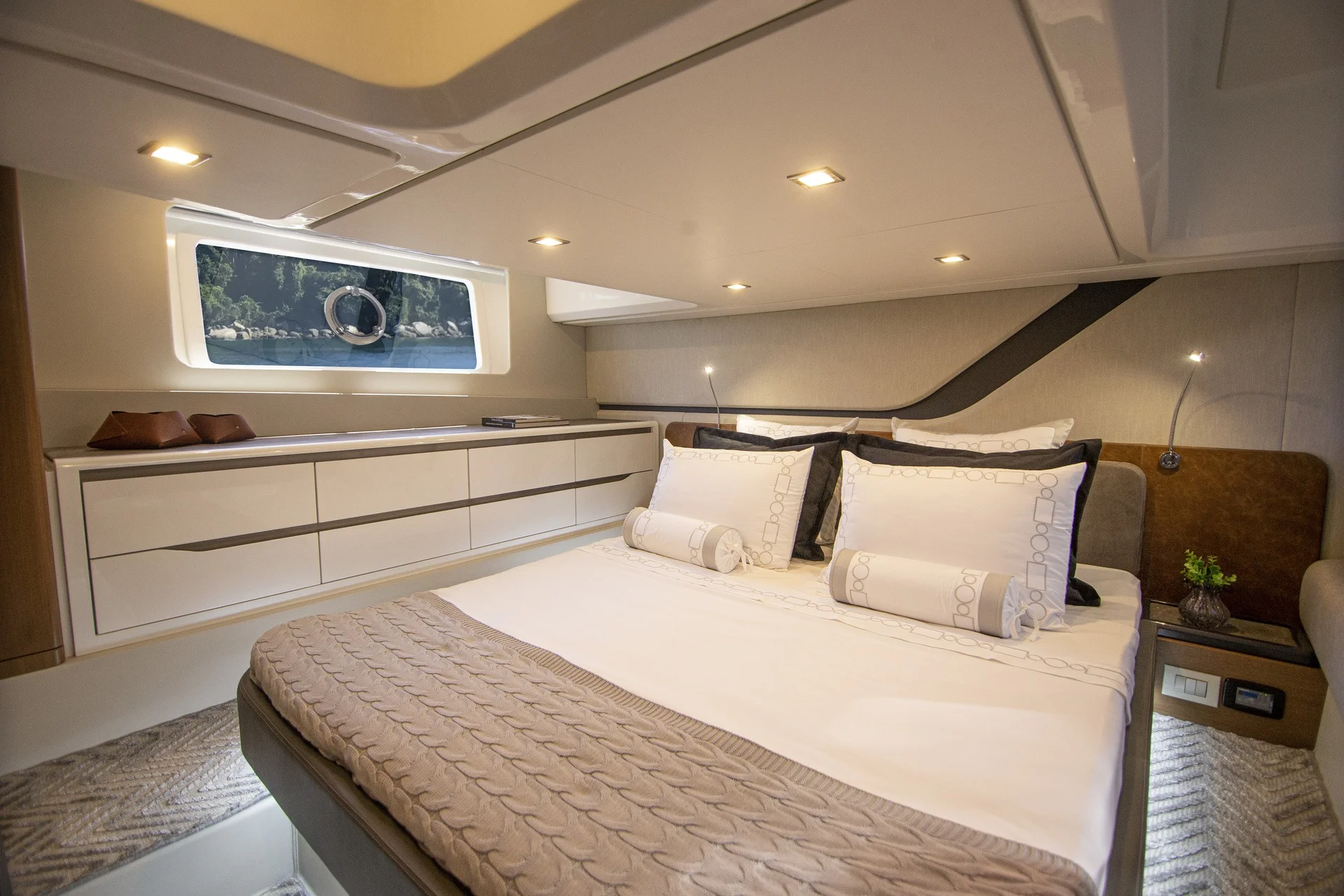 Master cabin of the Schaefer 450 with hull windows