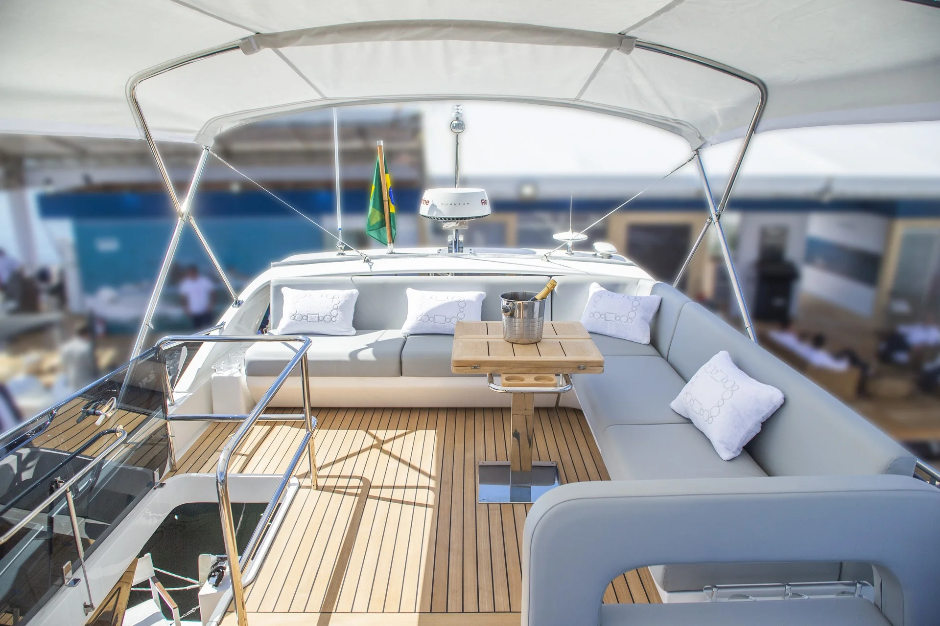 Flybridge of the Schaefer 450 with lounge seating under the bimini
