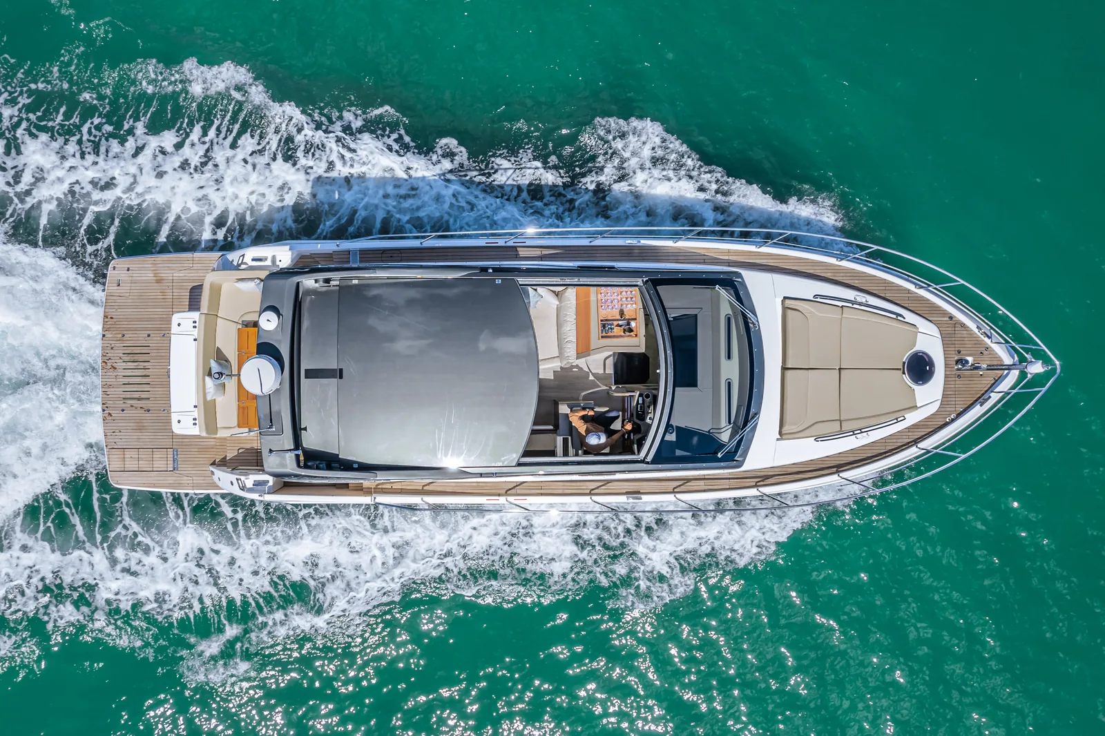 Aerial view of the Schaefer 510 GTS at speed