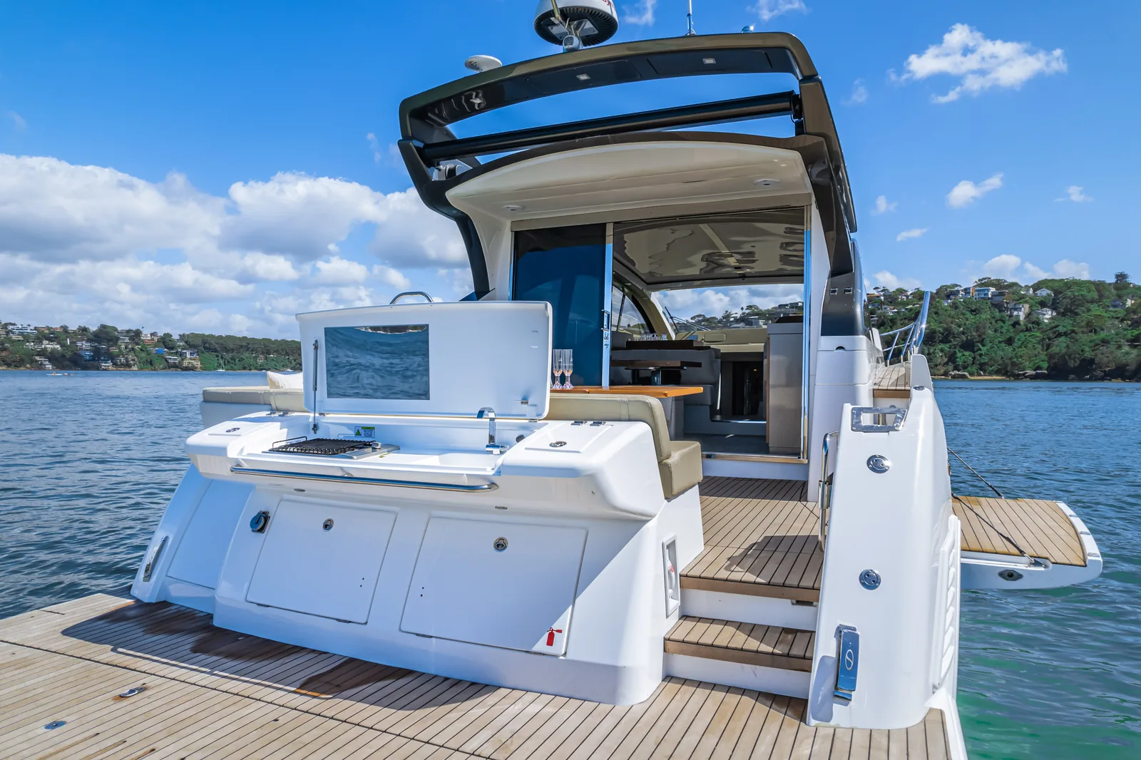Cockpit and swim platform of the Schaefer 510 GTS