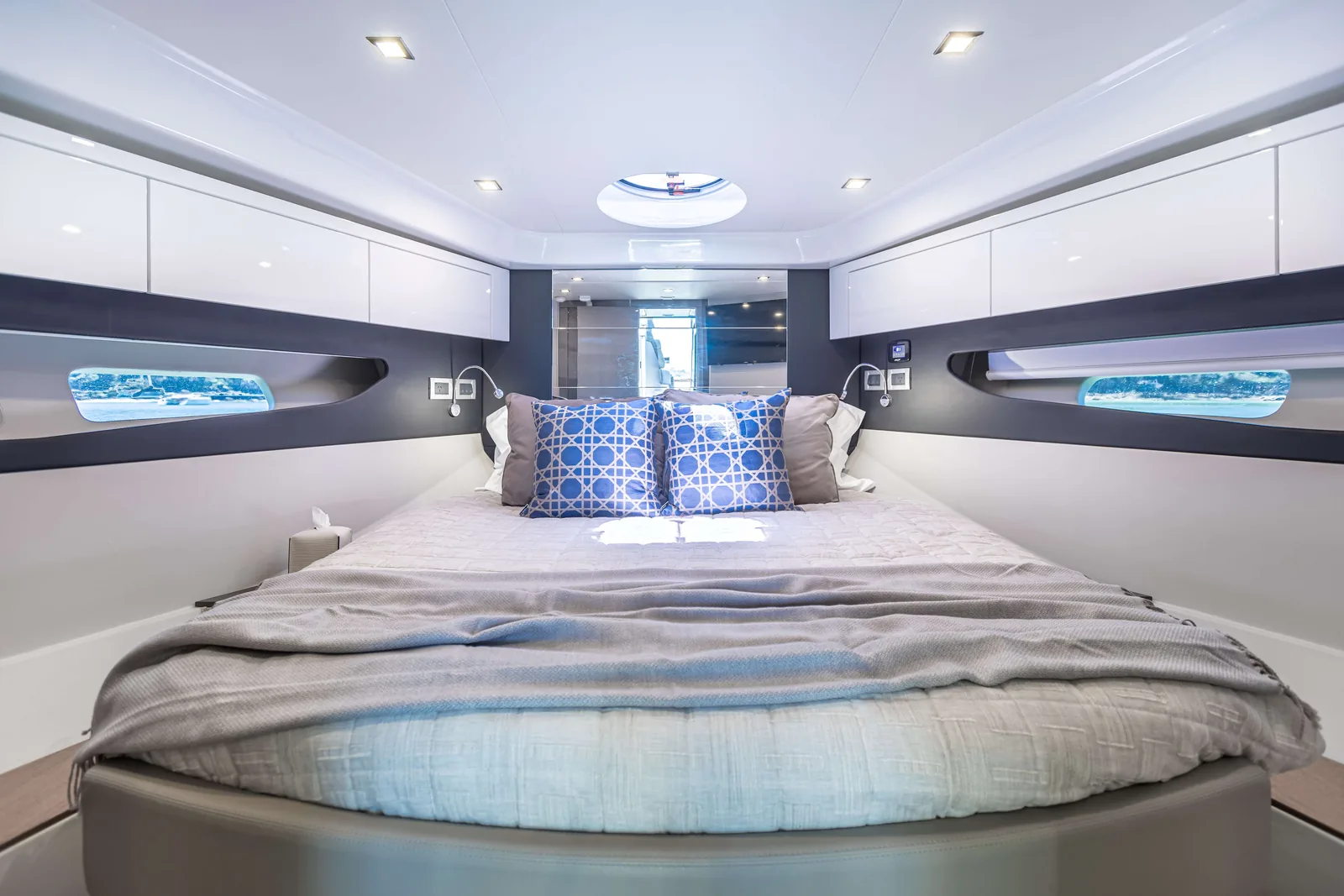 VIP cabin of the Schaefer 510 GTS