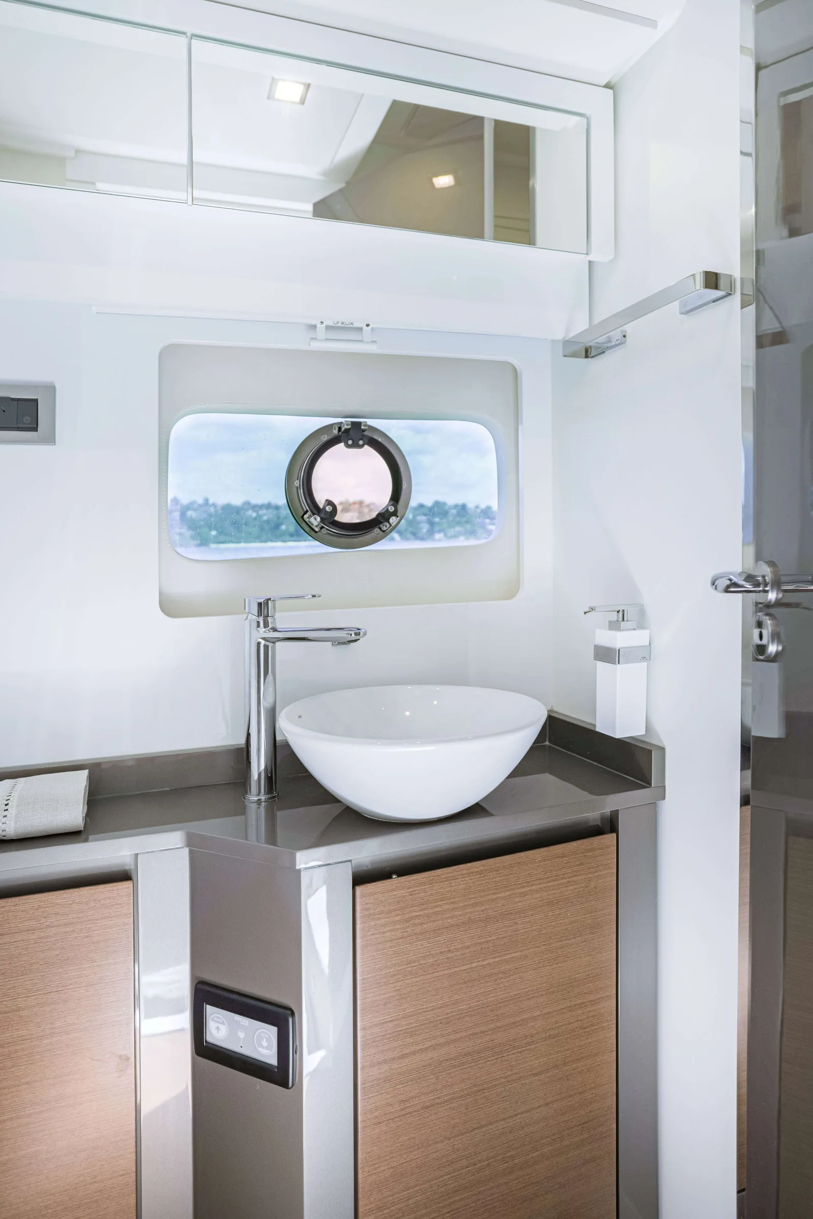 Bathroom of the Schaefer 510 GTS