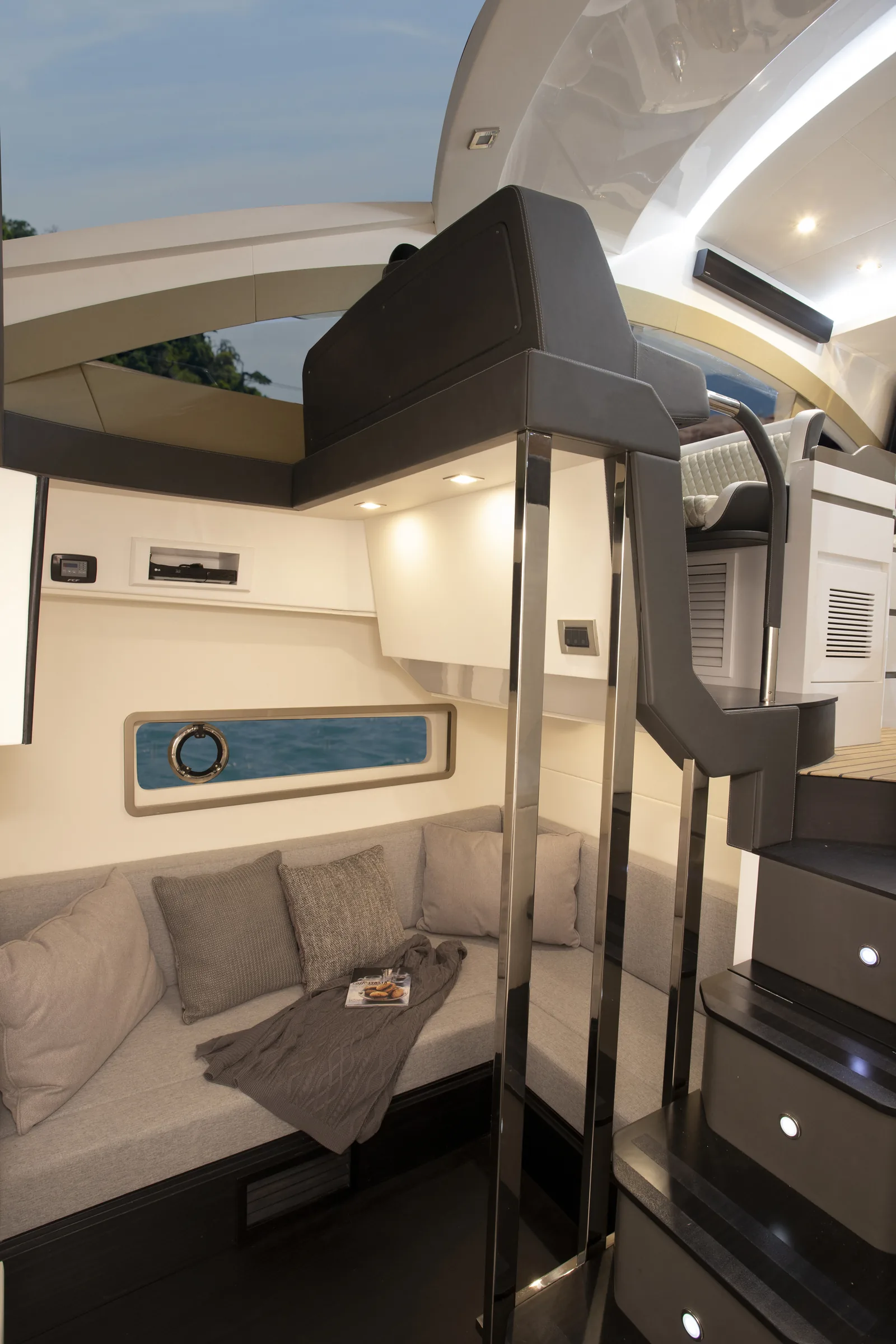 Crew cabin of the Schaefer 510 GTS