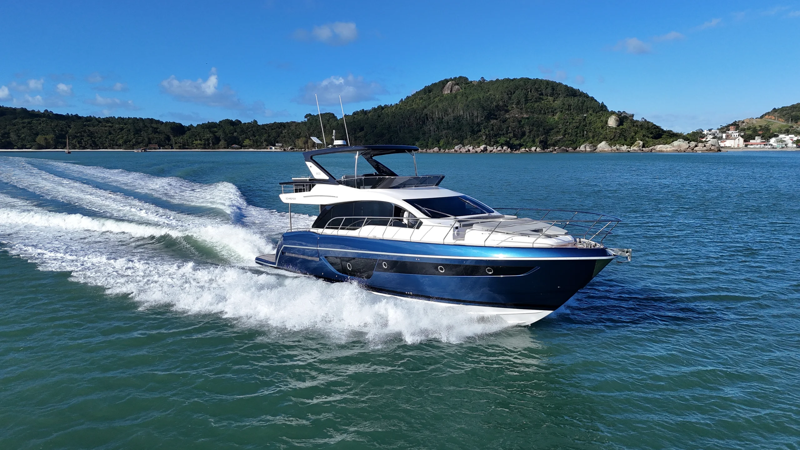Schaefer 600 running at speed along a green coastline