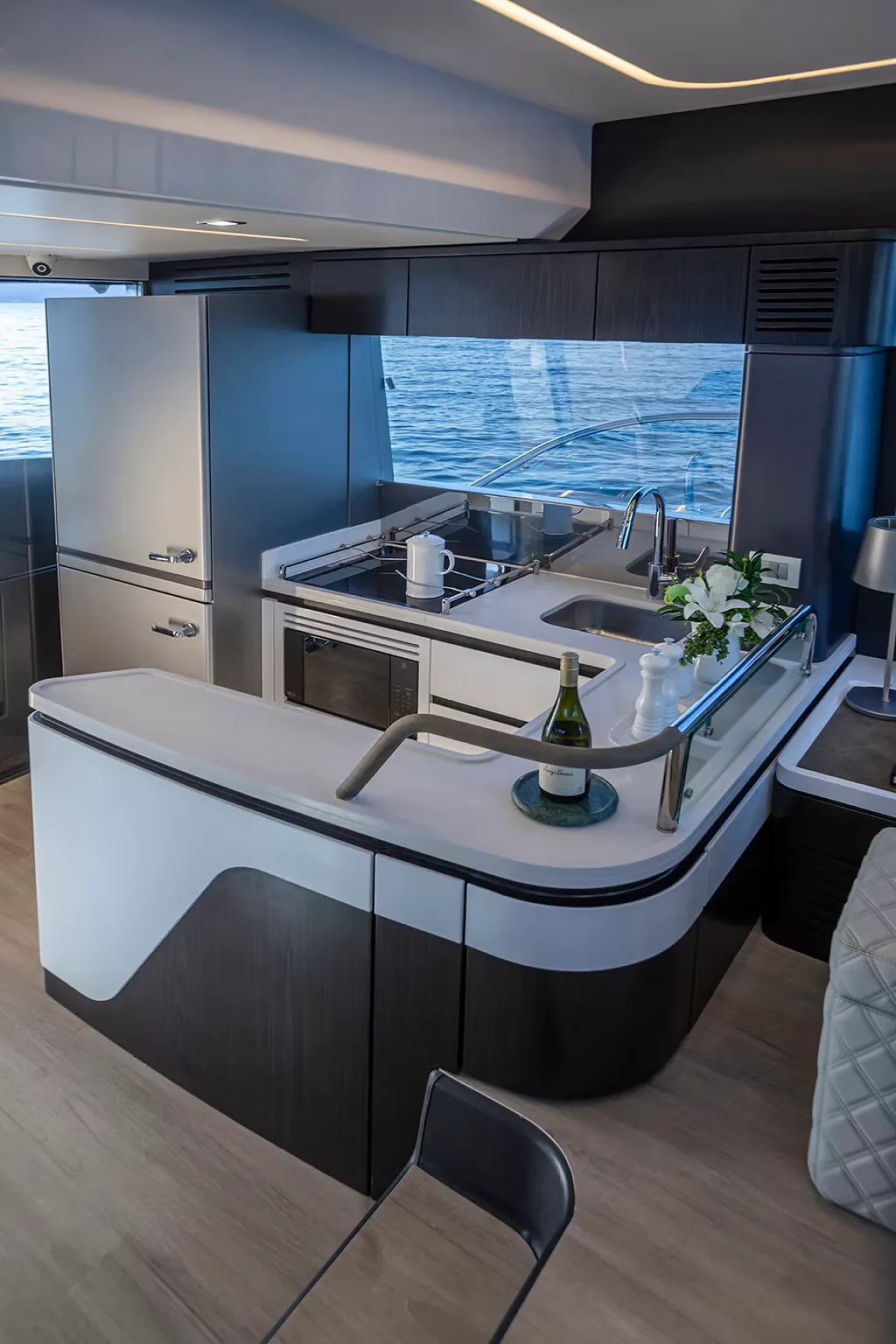 Saloon lounge detail on the Schaefer 600