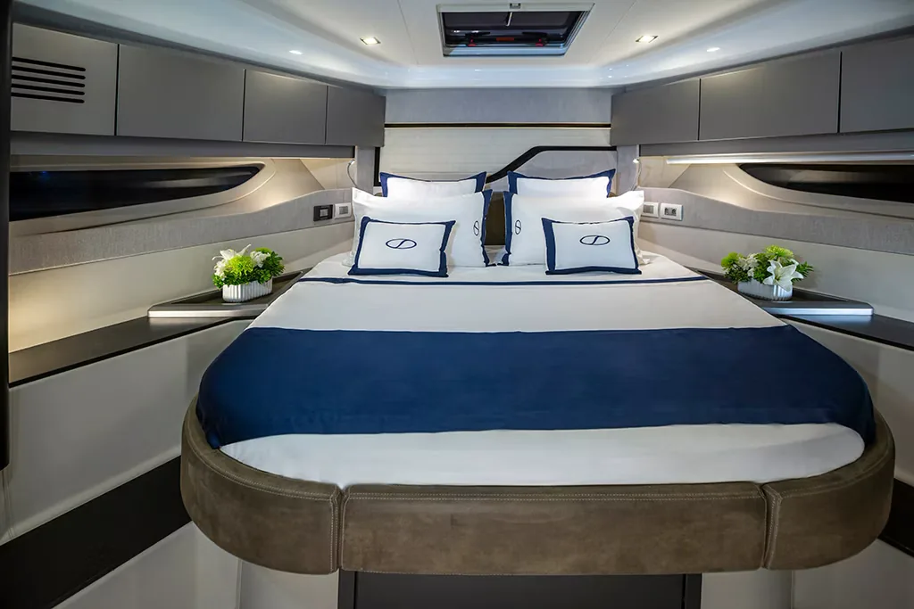 Master cabin of the Schaefer 600 with hull windows