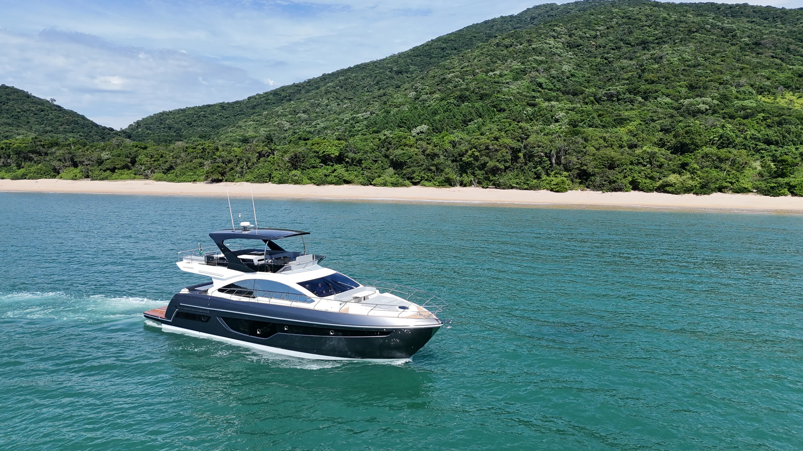 Schaefer 660 under way in a sheltered bay