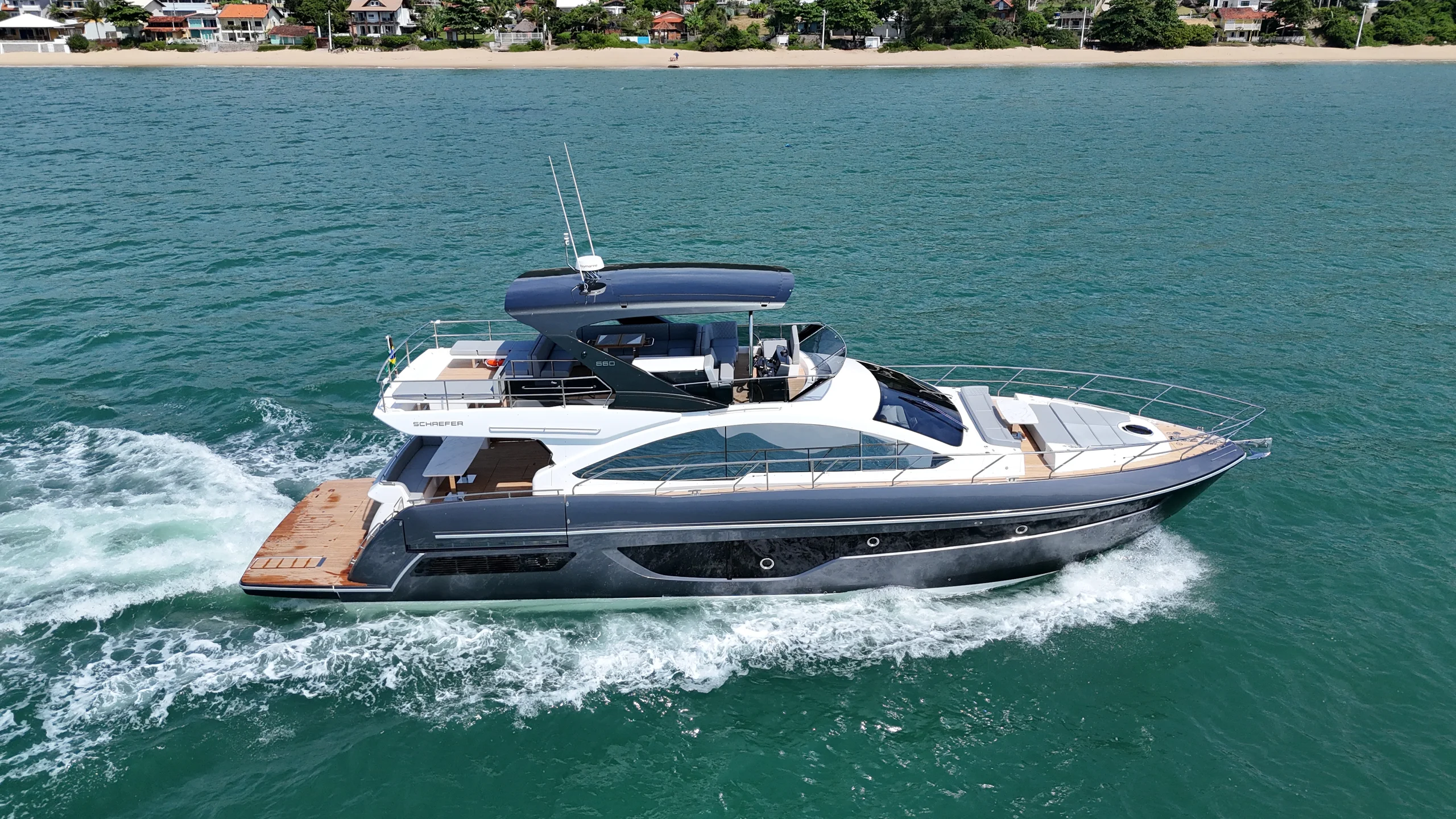Schaefer 660 at speed with the bow rising