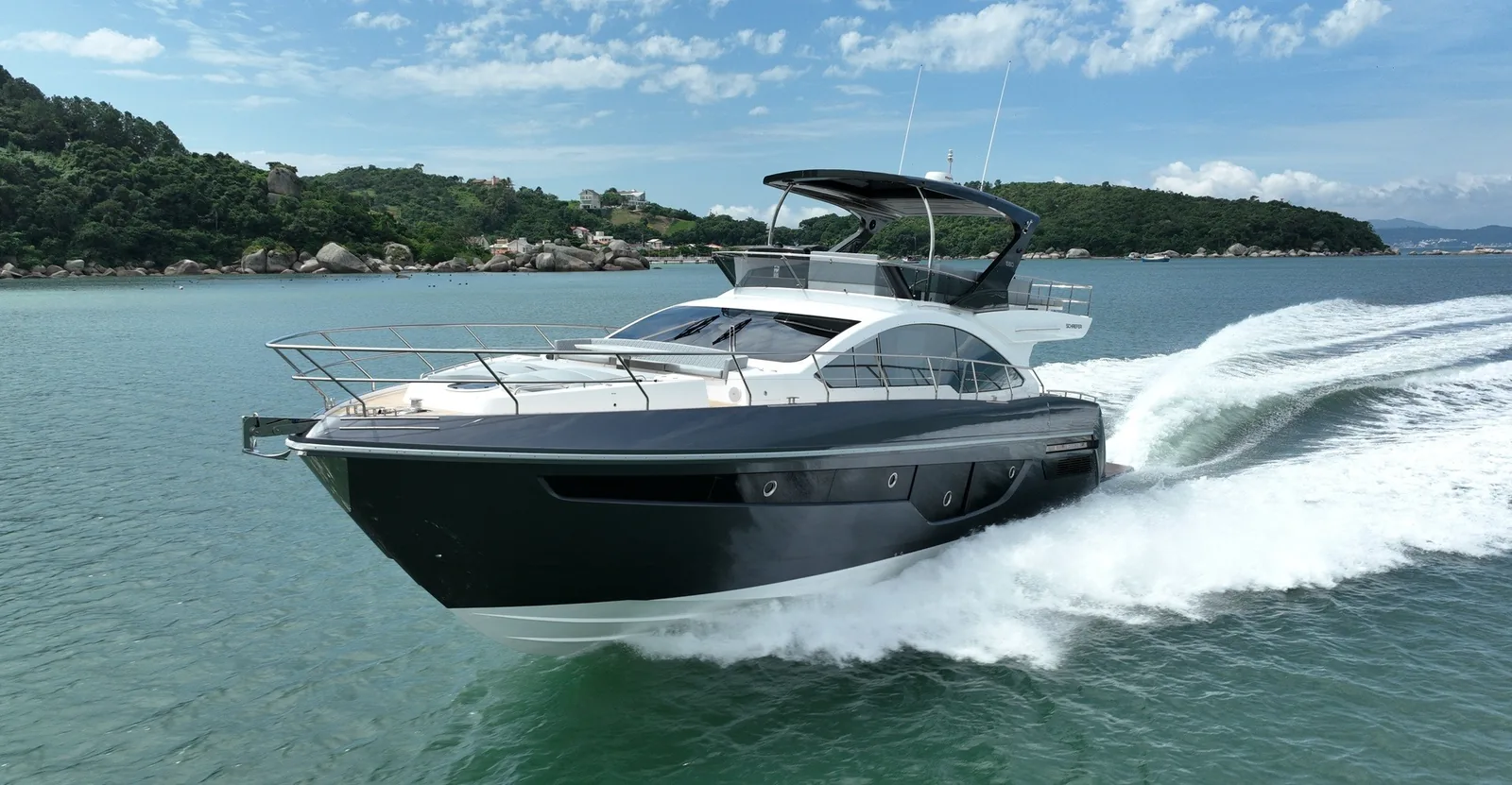 Schaefer 660 running at speed across a wide bay
