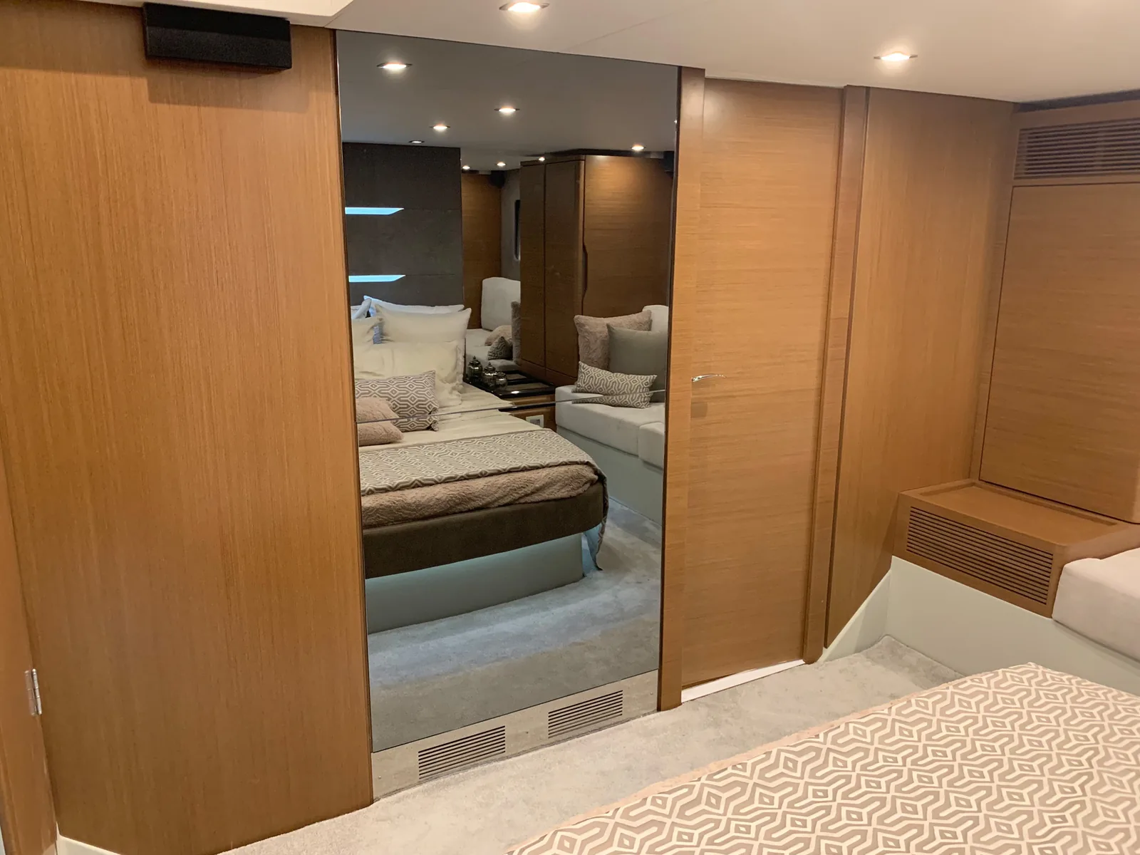 Master en suite of the Schaefer 660