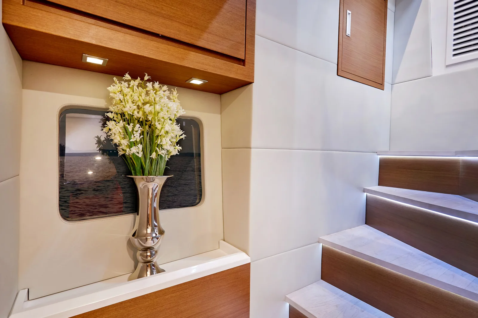 Guest cabin of the Schaefer 660