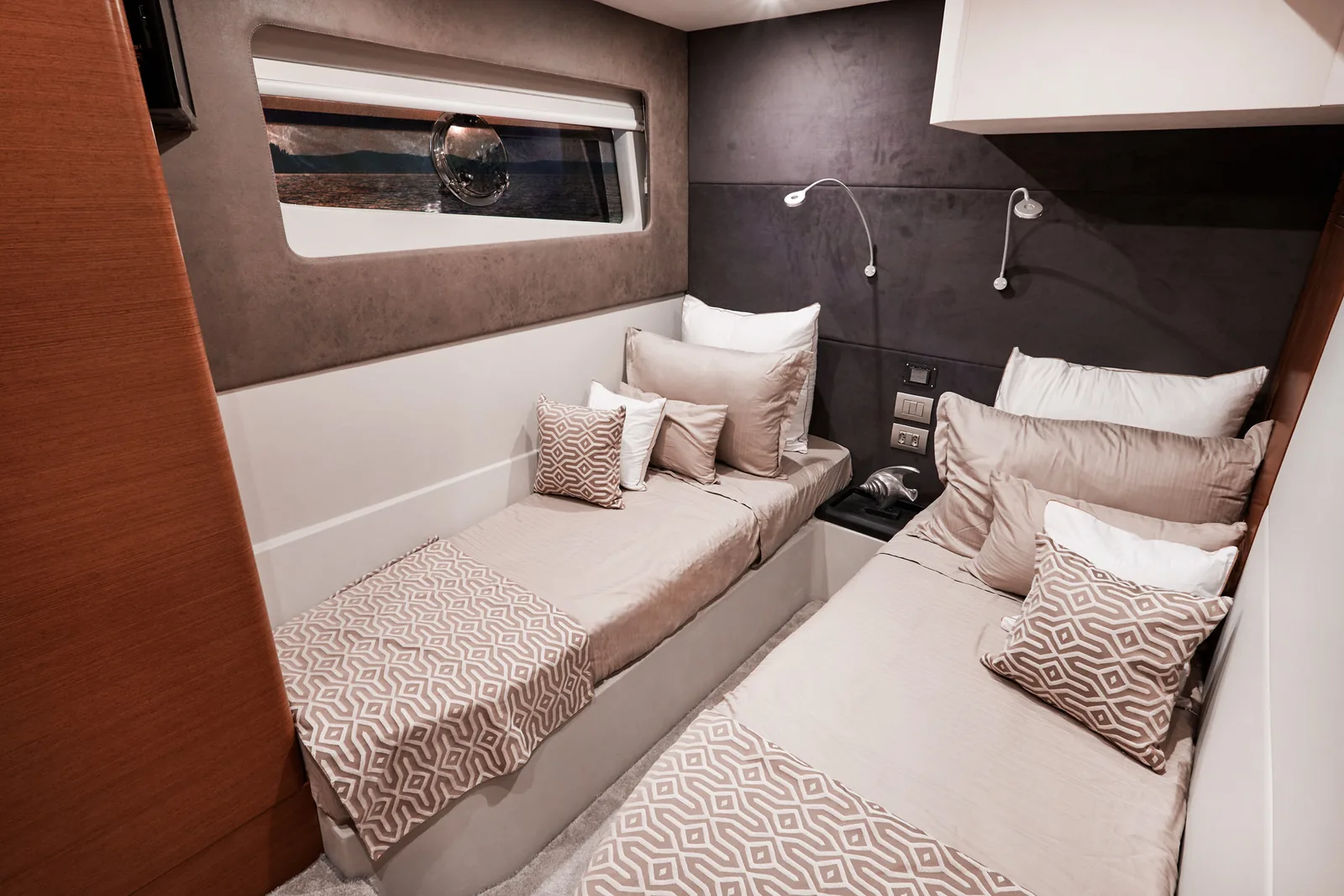 Guest cabin of the Schaefer 660 with double berth