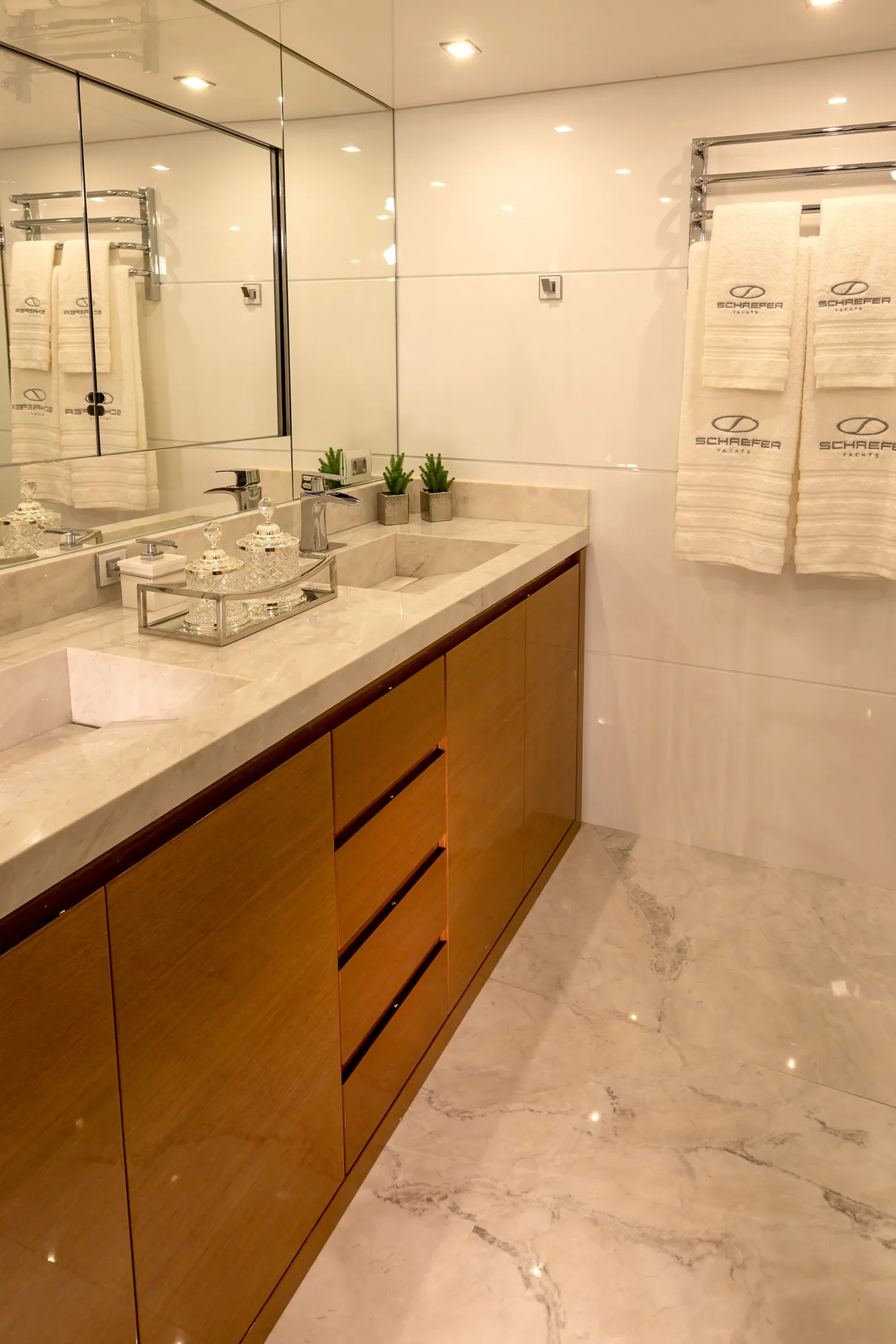 Ensuite on the Schaefer 770