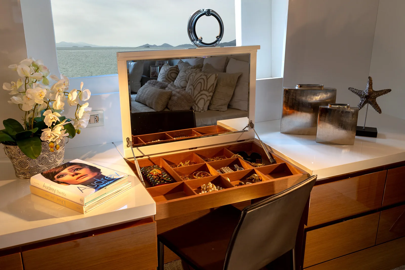 Jewellery drawer detail in the Schaefer 770 master cabin