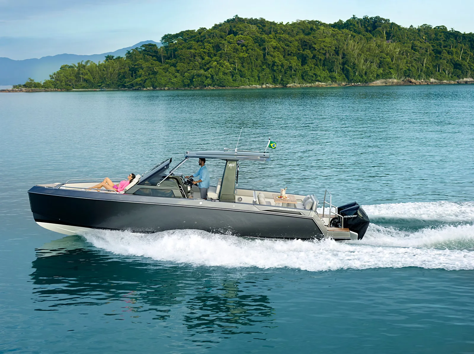 Schaefer V33 at speed with twin outboards