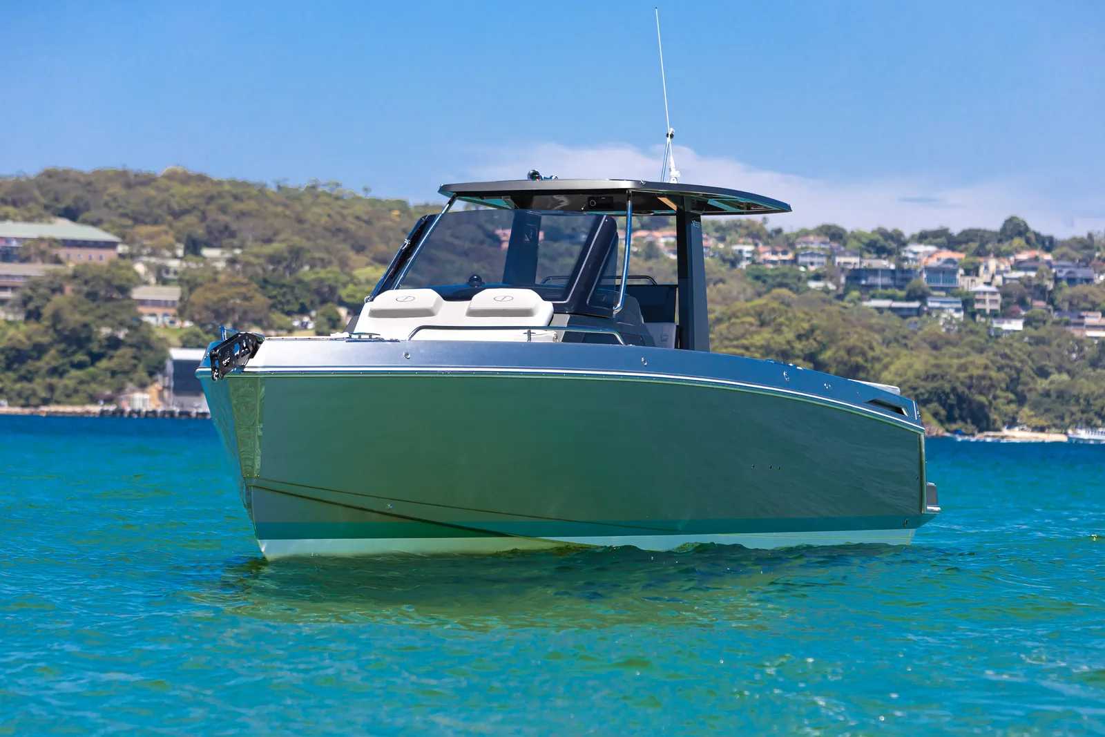 Schaefer V33 at speed along the Sydney shoreline