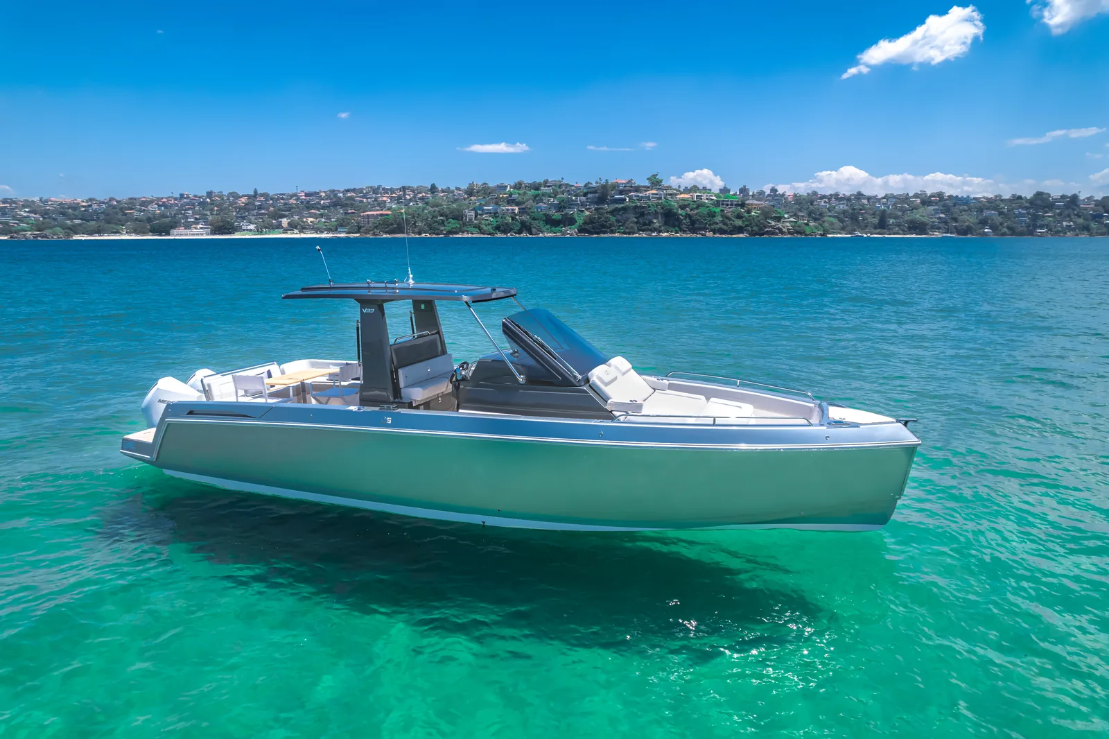 Schaefer V33 profile at speed close to shore