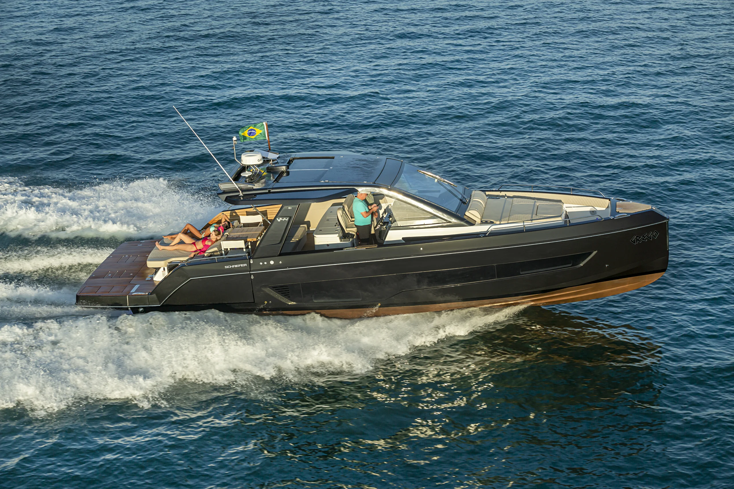 Schaefer V44 luxury walkaround yacht at speed