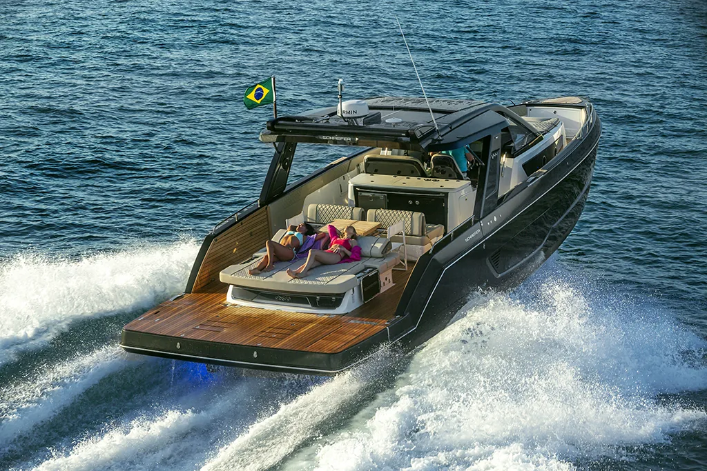 Schaefer V44 running at speed with guests on the aft lounge