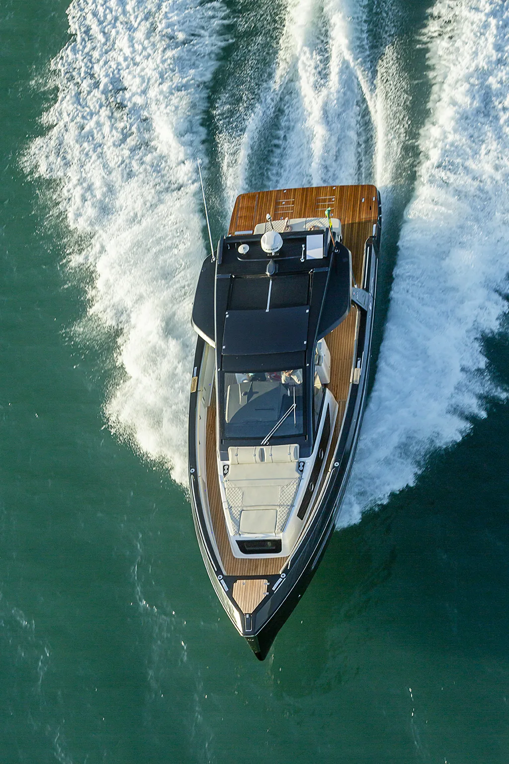 Schaefer V44 running towards the camera, seen from above
