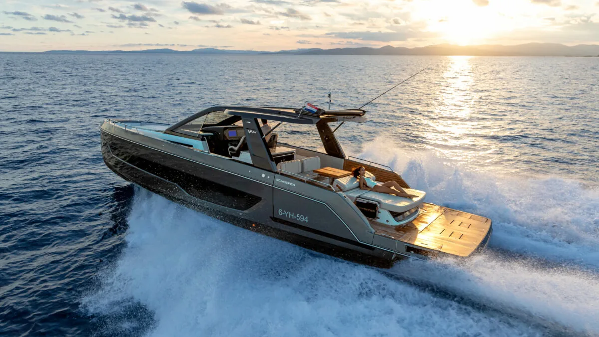 Schaefer V44 running at sunset