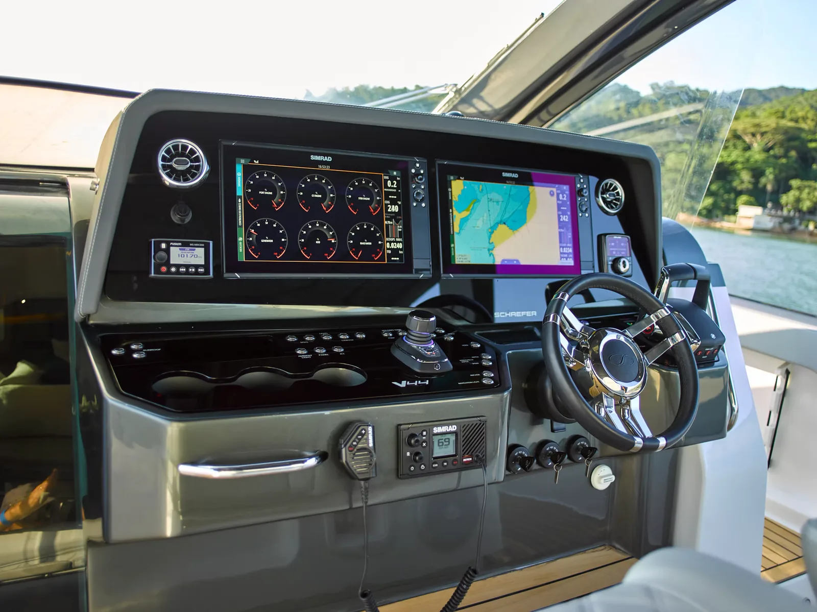 Helm station of the Schaefer V44 with twin displays, throttles and joystick